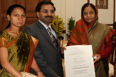 Mr. & Mrs. Nandedkar felicitated by Hon. Pratibhatai Patil